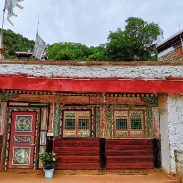 Zangjia Jiedai Brother Guest House