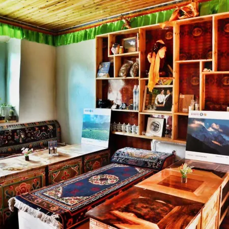 Daocheng Snowberg Inn