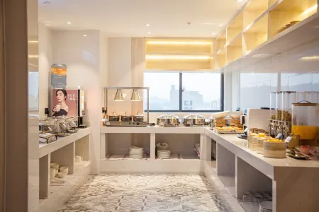 Baiyue Hotel Отели рядом со станцией Xinyang East Railway Station