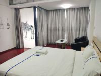 维拉国际酒店公寓(惠州演达大道店) - 温馨主题大床房