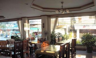 Ritzy House Hotel