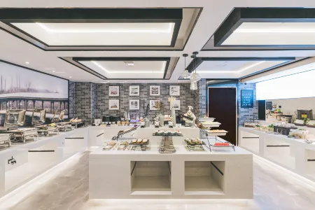 Atour Hotel (Haining Leather City Nanguanxiang) Отели рядом с достопримечательностью «Former residence of Zhimo Xu»