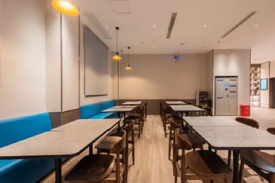 HanTing Hotel (Haikou Provincial Government Guoxing Avenue) Отели рядом с достопримечательностью «Hainan Sports Training Hall»