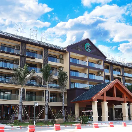 Yabulun Health & Wellness Holiday Hotel Отели рядом со станцией Yalongwan Railway Station