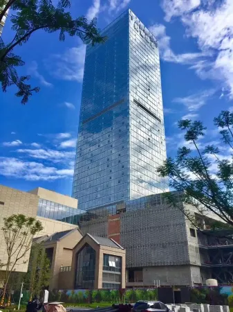 Weilan Creative Hotel (Chengdu MixC Niushikou Subway Station Store) Отели рядом с достопримечательностью «Tian'ehu Park»