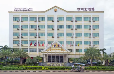 Grand Szechuan Hotel Vientiane Отели рядом с достопримечательностью «Statue of Fa Ngum»