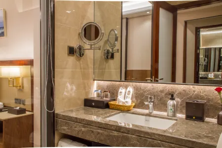 Furama Shanshui Hotel Отели рядом с достопримечательностью «Library of Faculty of Information Sciences»