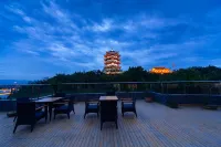 Yujinzhou Light Luxury Hotel