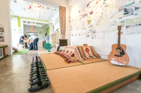 T-Life Hostel Отели рядом с достопримечательностью «Тай-Кинг»