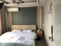 安迪公寓(武汉光谷广场地铁站店) - 现代简约大床房