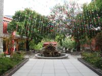 巴塘巴楚林嘎民俗酒店 - 花园