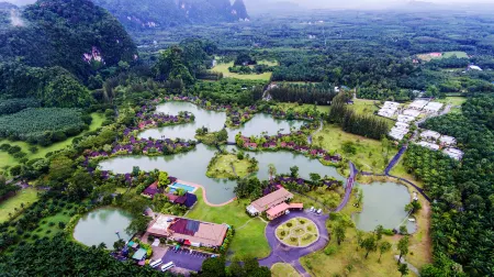 Borsaen Pool Villa Отели в г. Thap Put