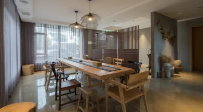 Floral Hotel · Xinghui B&B