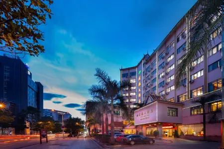 Golden Phoenix Hotel Отели рядом с достопримечательностью «Shiji Square»