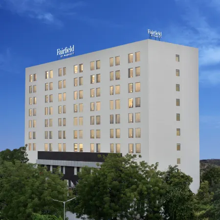 Fairfield by Marriott Ahmedabad Отели рядом с достопримечательностью «Торговый центр Alpha One»