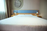 Hemei Hotel(Yuxi Nie Er Park Xiaomiao Street)