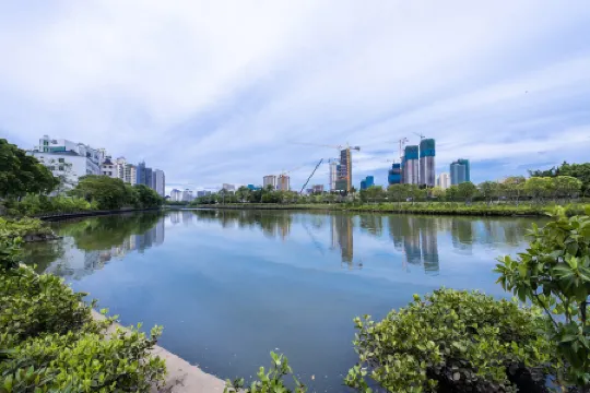 Yuju Youjian Hotel (Hainan Vocational College of Industry and Commerce Provincial Library) Отели рядом с достопримечательностью «Hainan Sports Training Hall»