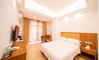 Dongxing Junwen Hotel