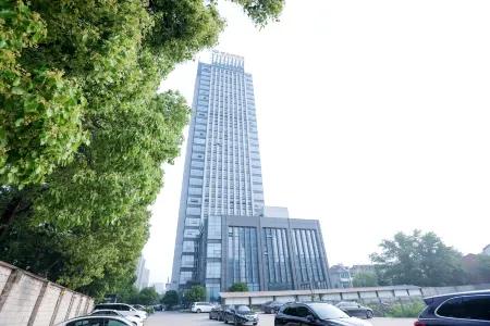 Vienna Hotel(Changxing Mingzhu Road) Отели рядом со станцией Changxing Railway Station