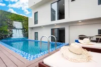 Golden Lotus Central Hotel