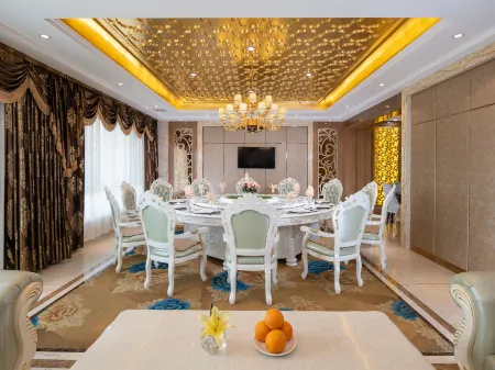 Vienna Hotel(Wuwei Tianyi Mansion Branch) Отели рядом с достопримечательностью «Jiumo Luoshisi»