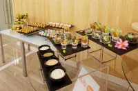 Harris Hotel and Conventions Kelapa Gading Jakarta - breakfast