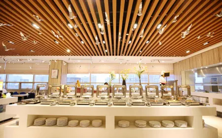 Sunbelieve International Hotel Отели рядом с достопримечательностью «Ying'en Gate Tower»