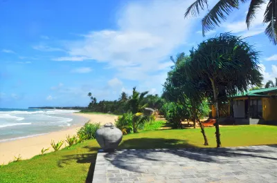 The Beach Cabanas Retreat & Spa Hôtels à proximité de : Weduwa Buddhist Monastery