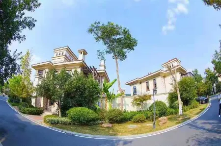 Huitang Yiqi Bieyuan Hot Spring Holiday Villa Отели рядом с достопримечательностью «Huitang Huatian City Hot Spring Resort»