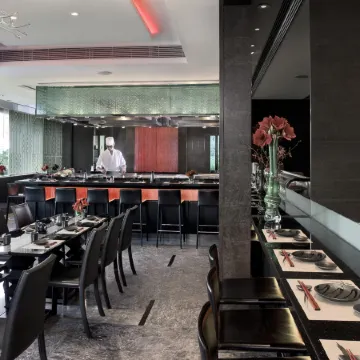 Royal Park Hotel Отели рядом с достопримечательностью «Сатхинь»