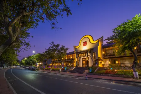 Star & Lake Hotel Отели рядом с достопримечательностью «Qixingyan Archway Square»