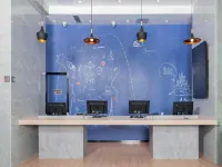 Ibis Hotel (Changji Jianshe Road Snack Street)