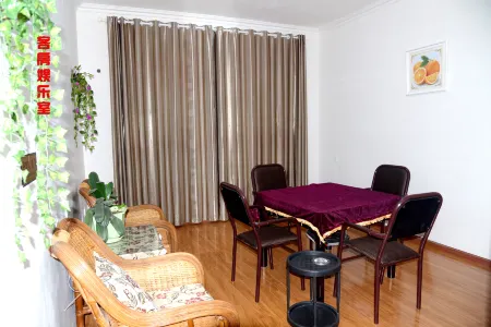 Chongzhou Junhao Inn