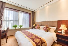 Chengdu Peninsula apartment chain store