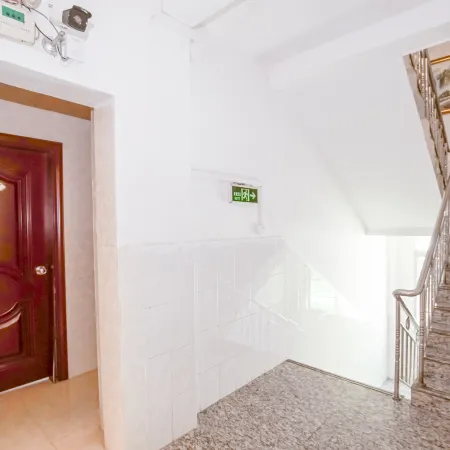 Dazhong Business Hotel (Yulin Railway Station Yuchai Square)