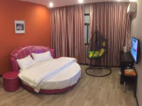 焦作泊客Bk酒店 - 浪漫情侣圆床房