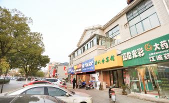 Zhenjiang passer-by house hotel