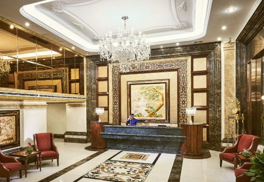 4. 윈저 플라자 호..