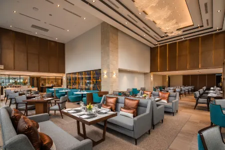 Oakwood Residence Hanoi Отели рядом с достопримечательностью «Hanoi Train Street»