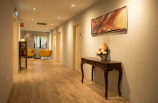 Hotel CIQ, Jalan Trus