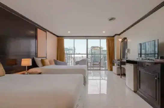 Mike Beach Resort Pattaya Отели рядом с достопримечательностью «Альказар»