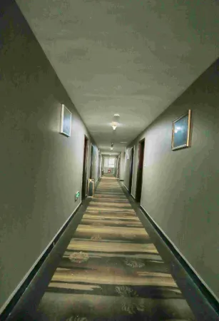 New Kaidi Hotel Отели рядом с достопримечательностью «Phoenix Hot Spring»