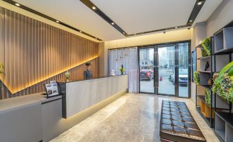 Home Inn Selected (Shanghai Caoyang Road Longde Road Metro Station)