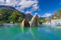 Gongga cliff Hot Spring Hotel