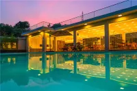 Acre of Pure Land · Valley Hot Spring Resort - Infinity Pools