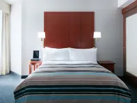 Central Loop Hotel Các khách sạn gần Tháp Willis