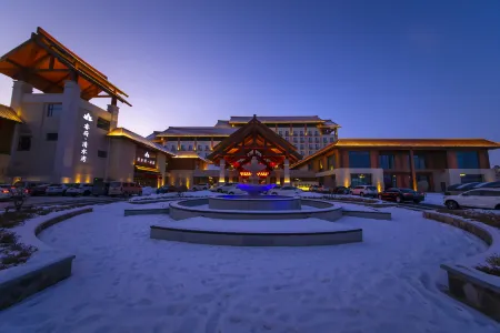 Hanlin Ruihe Hot Spring Resort in Meihekou Отели рядом с достопримечательностью «Meihekoushi Zhangbai Mountain Botanical Garden»