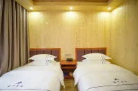 Furong Town Guohua Inn