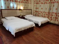 Yuanmou Jiatai Business Hotel Hotel dekat Langbapu Earth Forest (Xinhua Earth Forest)