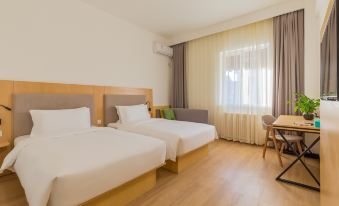 Huayi Collection Hotel (Beijing Xinguozhan Capital Airport)